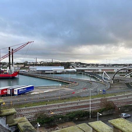 Lower Harbour Watch Holyhead Exterior foto