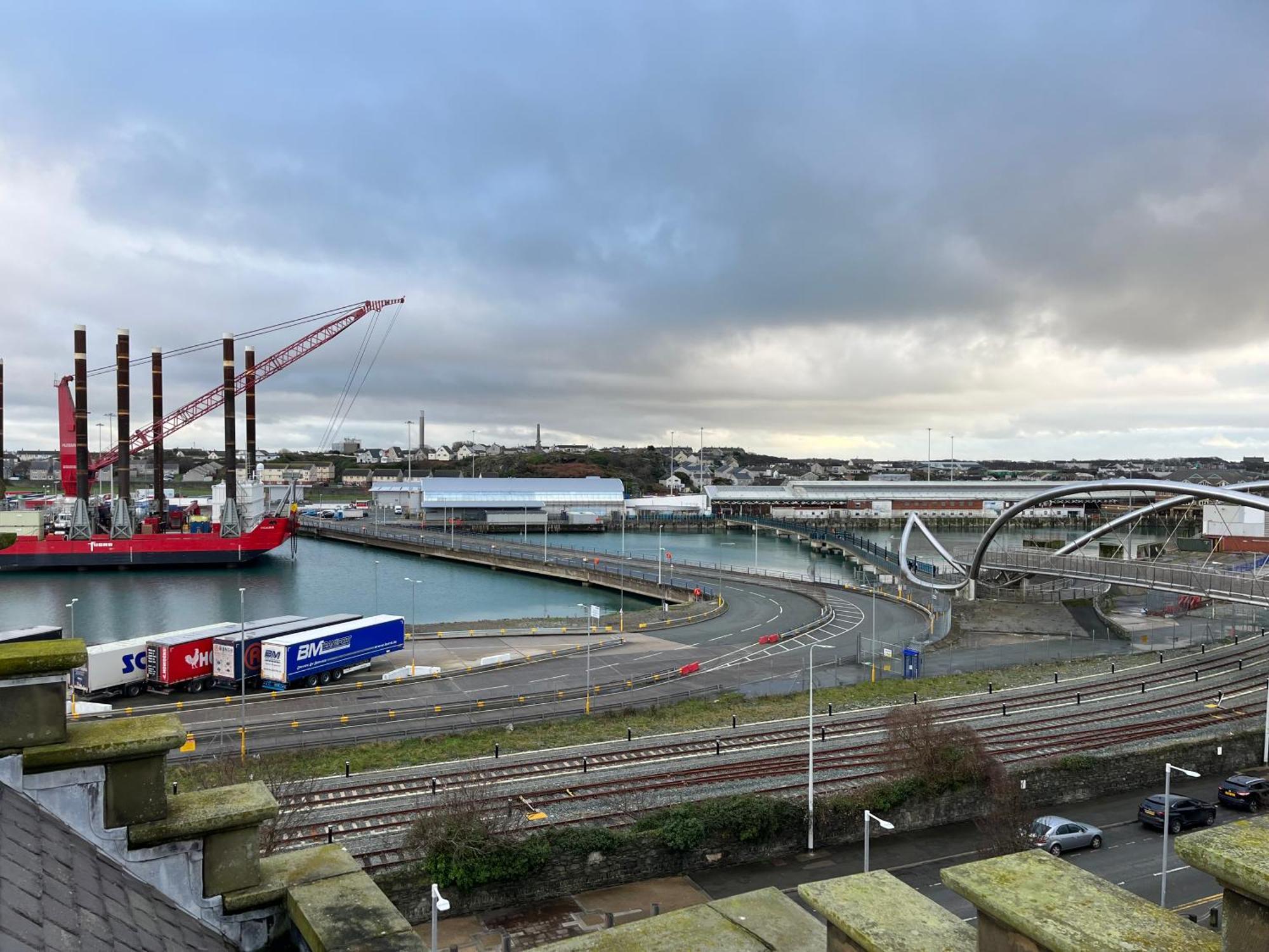 Lower Harbour Watch Holyhead Exterior foto